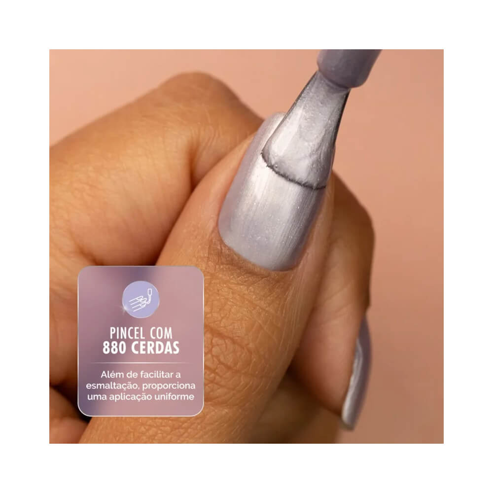 Aplicação do pincel do esmalte Risqué Diamond Gel Cybercolors Brilho de Vênus